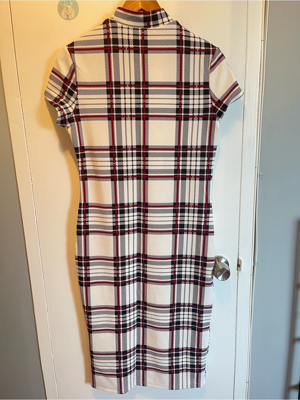 Nwot Plaid Short-Sleeve Midi Dress in Cream, Black & Red size l